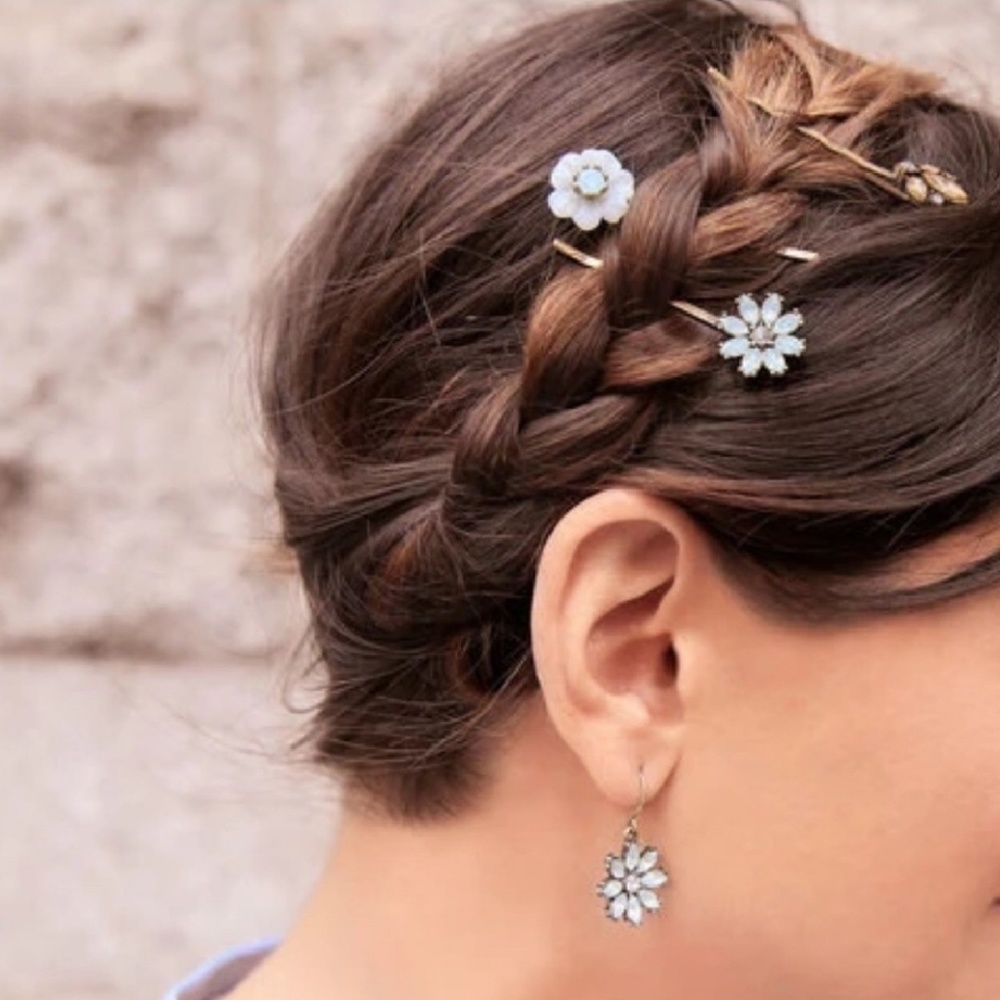 Last! 🌸 Antiqued Gold Crystal Flower Hair Pins - Picture 5 of 8